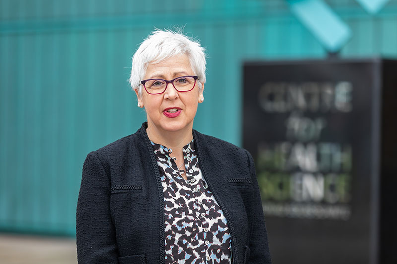 A’ cur cùram slàinte ùr-ghnàthach an gnìomh aig OGE: Òraid tòiseachaidh an Àrd-Ollaimh Nicola Carey